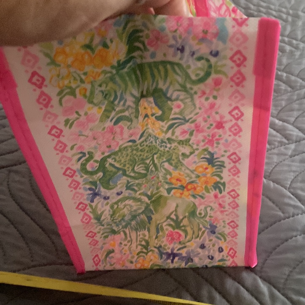 NWOTLilly Pulitzer bag.. - Picture 8 of 10
